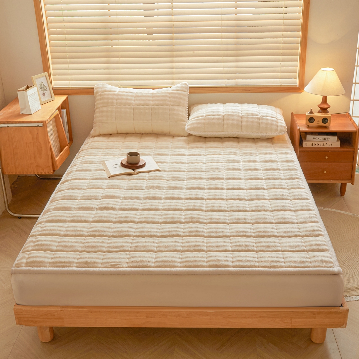 91家纺网 家纺一手货源 找家纺 鑫顺欣 2025新款泡泡牛奶绒床垫床褥 奶白色