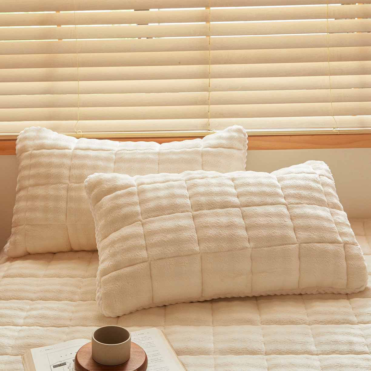 91家纺网 家纺一手货源 找家纺 鑫顺欣 2025新款泡泡牛奶绒床垫床褥 奶白色