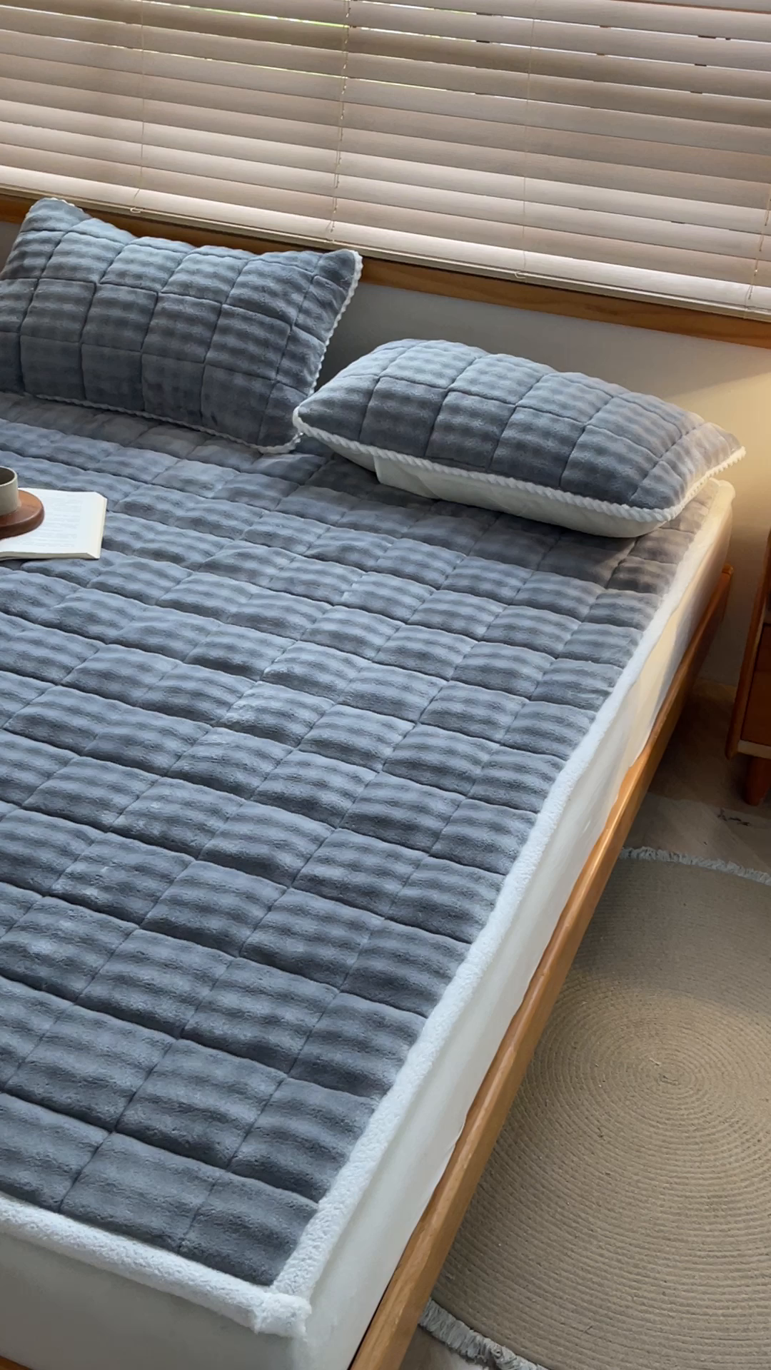 91家纺网 家纺一手货源 找家纺 鑫顺欣 2025新款泡泡牛奶绒床垫床褥 星空灰