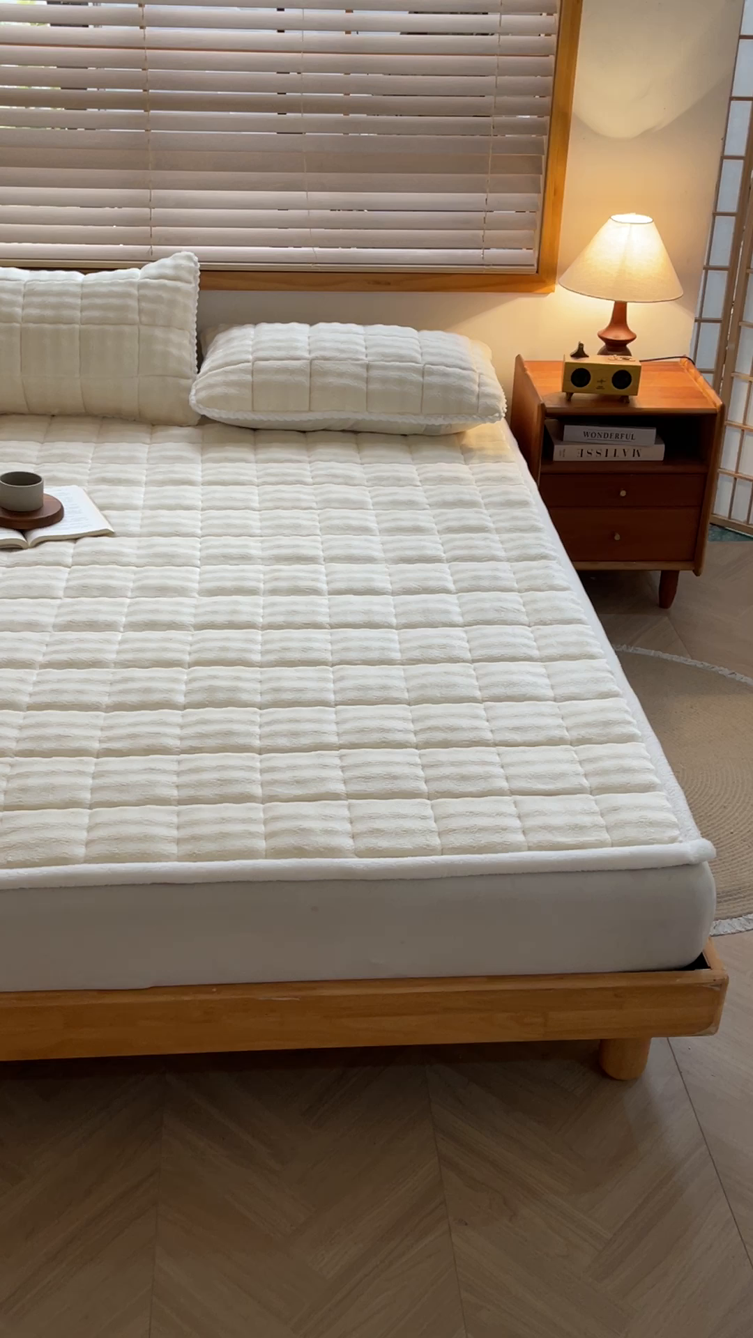 91家纺网 家纺一手货源 找家纺 鑫顺欣 2025新款泡泡牛奶绒床垫床褥 奶白色