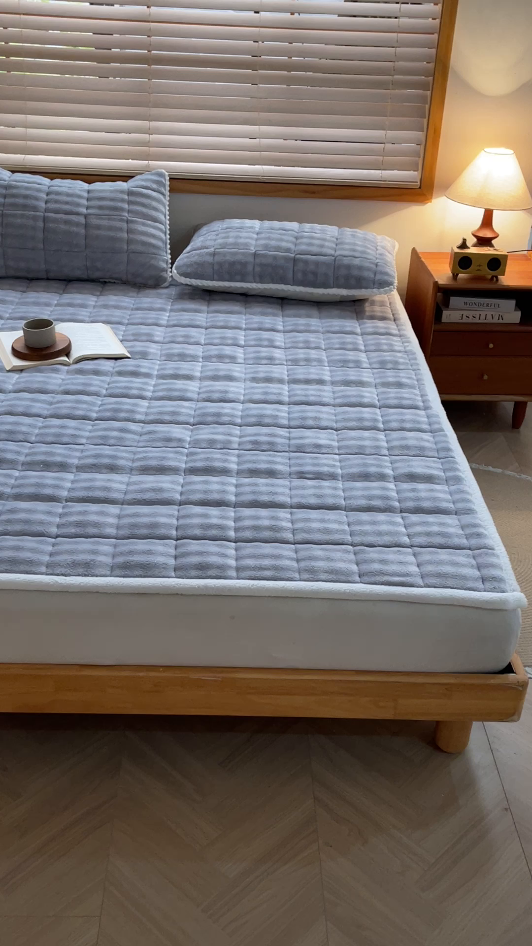 91家纺网 家纺一手货源 找家纺 鑫顺欣 2025新款泡泡牛奶绒床垫床褥 浅蓝色