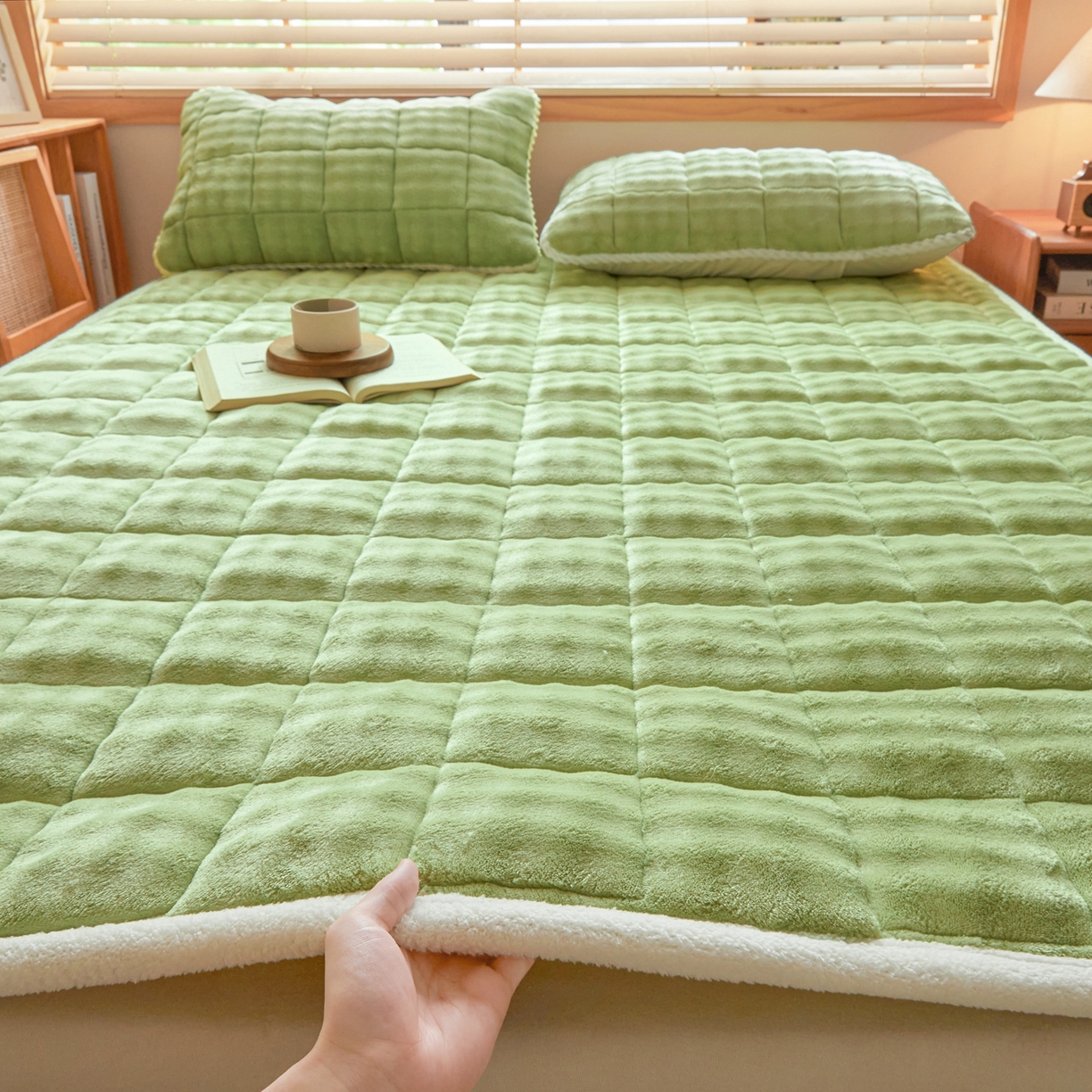 91家纺网 家纺一手货源 找家纺 鑫顺欣 2025新款泡泡牛奶绒床垫床褥 抹茶绿