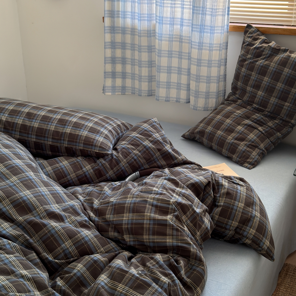 91家纺网 家纺一手货源 找家纺 玖弘家居 2025新款纯色被套格子单混搭四件套 海岸蓝格格子（格子枕套）