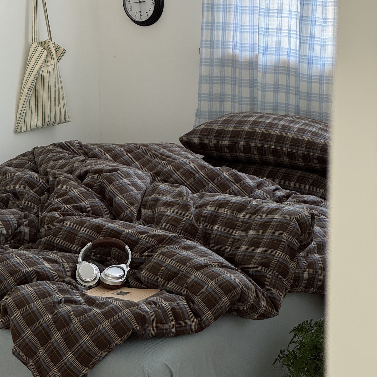 91家纺网 家纺一手货源 找家纺 玖弘家居 2025新款纯色被套格子单混搭四件套 海岸蓝格格子（格子枕套）