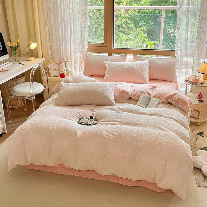 91家纺网 家纺一手货源 找家纺 琪格格纺织 2025新款全棉A类色织三层纱提花四件套 三层纱 爱在春秋-粉