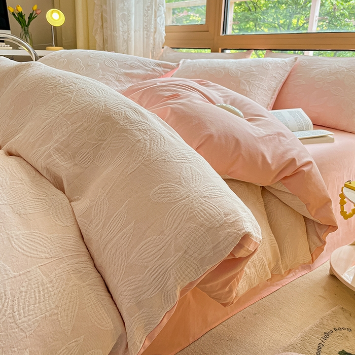 91家纺网 家纺一手货源 找家纺 琪格格纺织 2025新款全棉A类色织三层纱提花四件套 三层纱 爱在春秋-粉