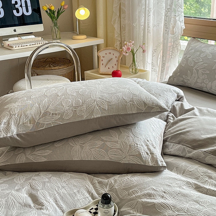 91家纺网 家纺一手货源 找家纺 琪格格纺织 2025新款全棉A类色织三层纱提花四件套 三层纱 爱在春秋-灰