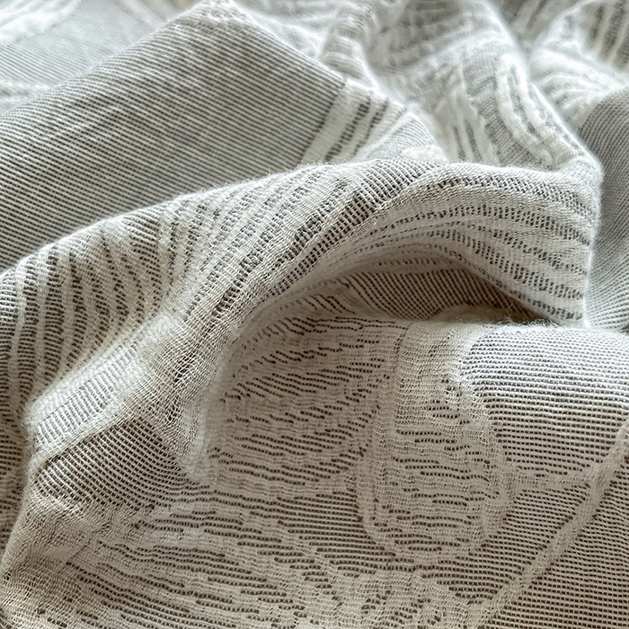 91家纺网 家纺一手货源 找家纺 琪格格纺织 2025新款全棉A类色织三层纱提花四件套 三层纱 爱在春秋-灰