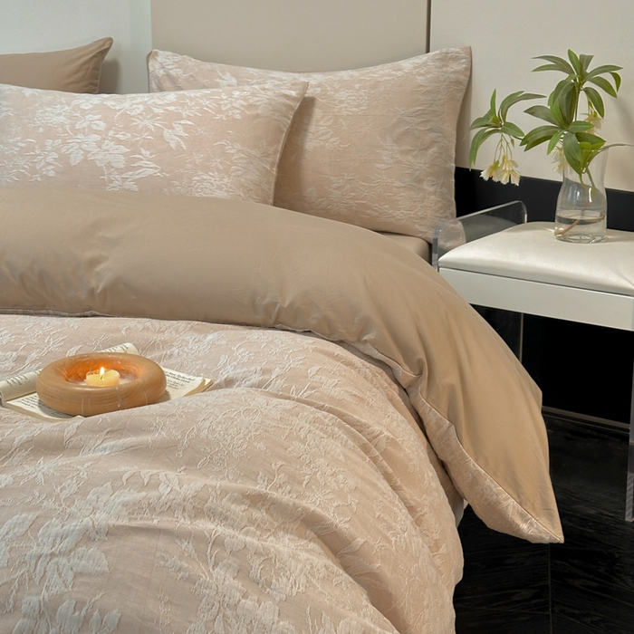 91家纺网 家纺一手货源 找家纺 琪格格纺织 2025新款全棉A类色织三层纱提花四件套 三层纱 草木春秋-咖