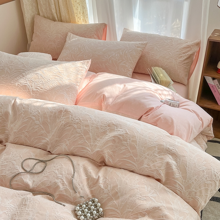 91家纺网 家纺一手货源 找家纺 琪格格纺织 2025新款全棉A类色织三层纱提花四件套 三层纱 芳草 粉玉