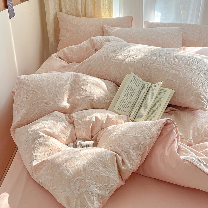 91家纺网 家纺一手货源 找家纺 琪格格纺织 2025新款全棉A类色织三层纱提花四件套 三层纱 芳草 粉玉