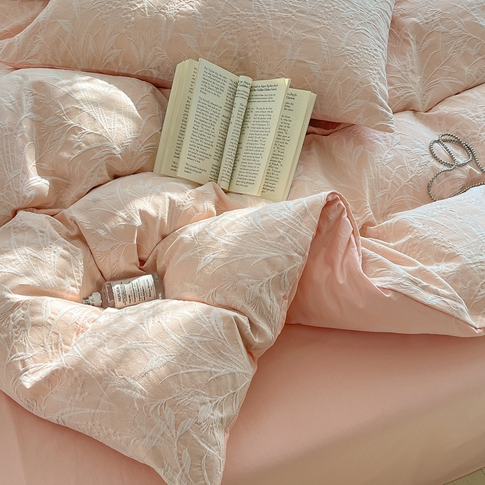 91家纺网 家纺一手货源 找家纺 琪格格纺织 2025新款全棉A类色织三层纱提花四件套 三层纱 芳草 粉玉