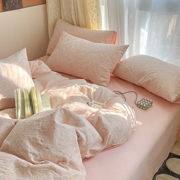 91家纺网 家纺一手货源 找家纺 琪格格纺织 2025新款全棉A类色织三层纱提花四件套 三层纱 芳草 粉玉