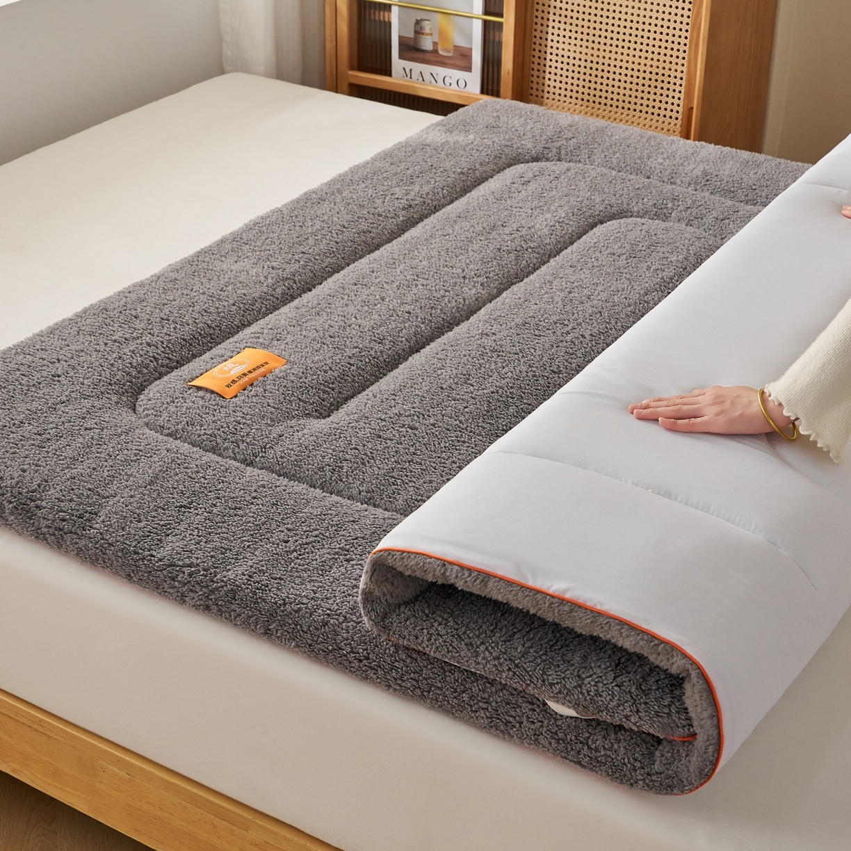 91家纺网 家纺一手货源 找家纺 （总）2025新款加厚保暖羊羔绒加厚床褥床垫羊羔绒床垫-大床图