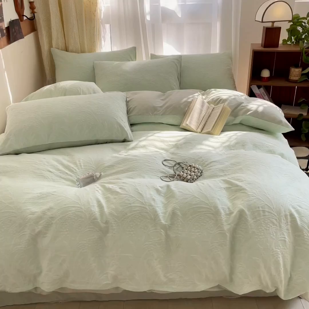 91家纺网 家纺一手货源 找家纺 琪格格纺织 2025新款全棉A类色织三层纱提花四件套 三层纱 芳草浅绿