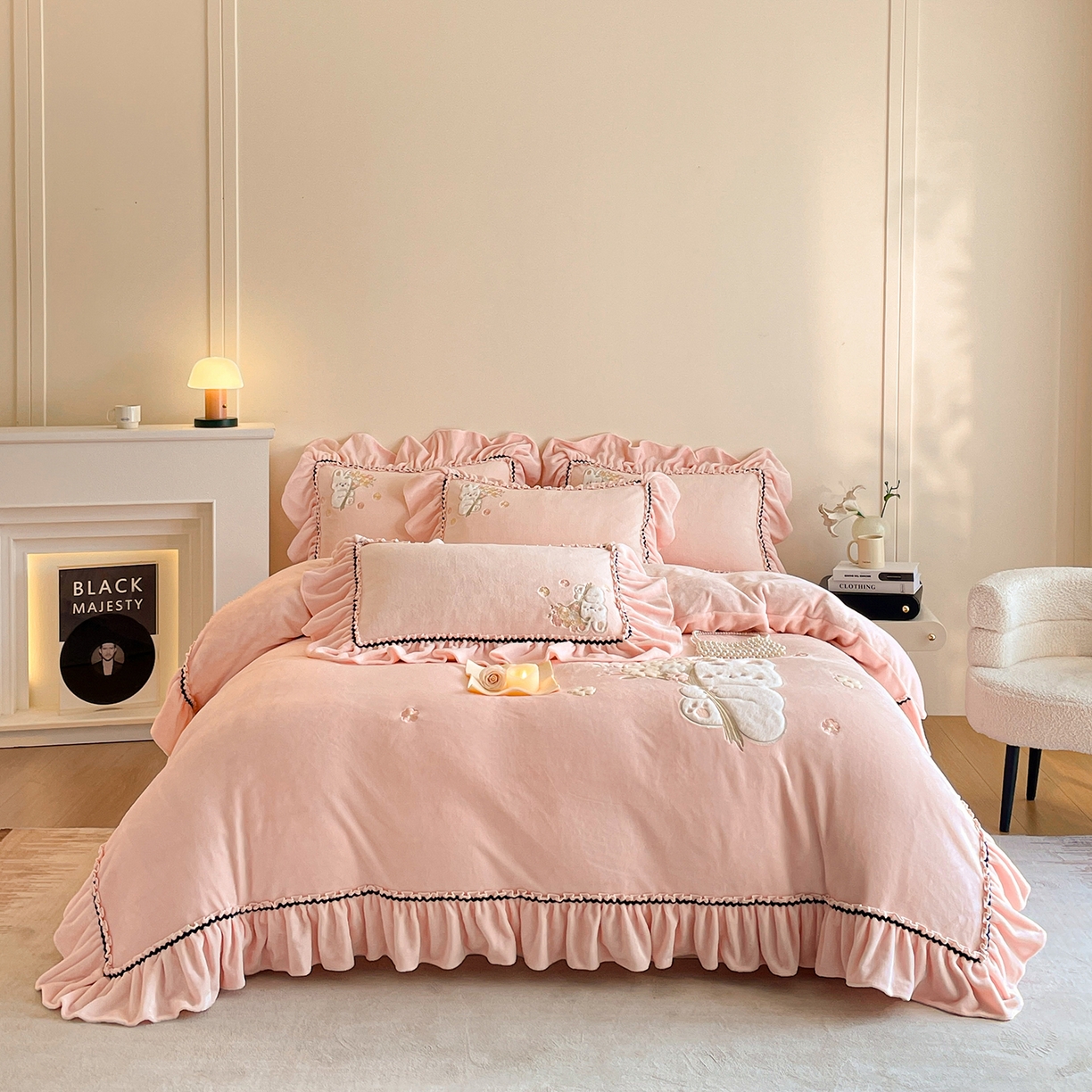 91家纺网 家纺一手货源 找家纺 （总）民新家纺 2025新款牛奶绒毛巾绣贴布绣花四件套