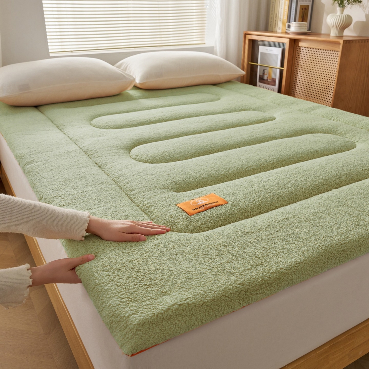 91家纺网 家纺一手货源 找家纺 2025新款加厚保暖羊羔绒加厚床褥床垫羊羔绒床垫-大床图 羊羔绒加厚床褥-抹茶绿