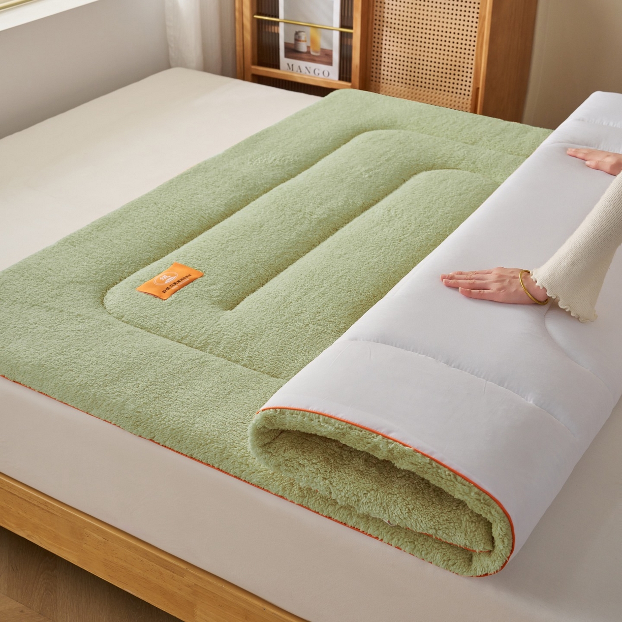 91家纺网 家纺一手货源 找家纺 2025新款加厚保暖羊羔绒加厚床褥床垫羊羔绒床垫-大床图 羊羔绒加厚床褥-抹茶绿