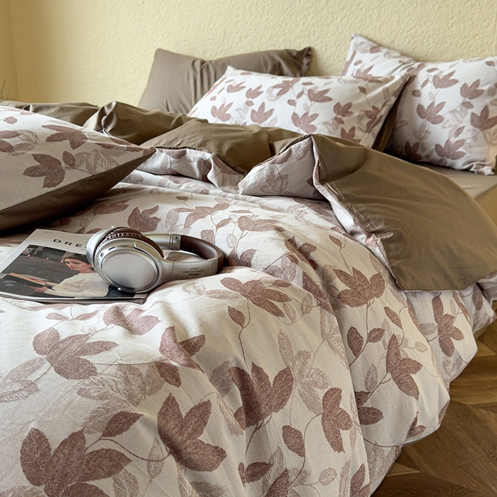 91家纺网 家纺一手货源 找家纺 琪格格纺织 2025新款全棉A类色织三层纱提花四件套 三层纱 枫韵-咖