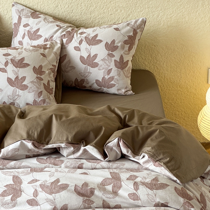 91家纺网 家纺一手货源 找家纺 琪格格纺织 2025新款全棉A类色织三层纱提花四件套 三层纱 枫韵-咖