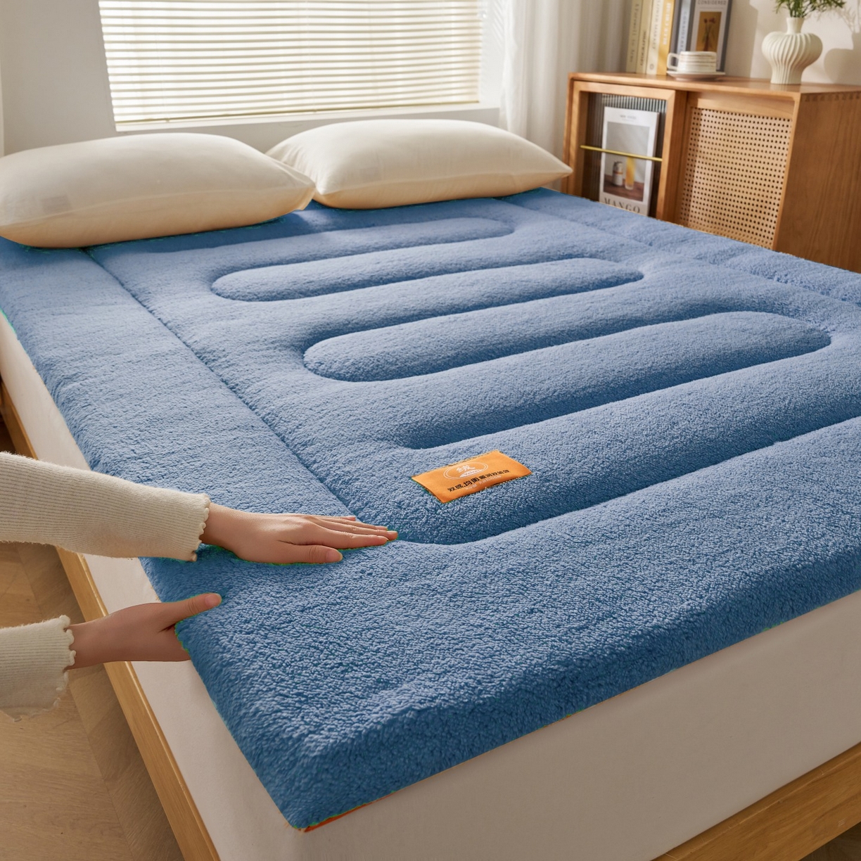91家纺网 家纺一手货源 找家纺 2025新款加厚保暖羊羔绒加厚床褥床垫羊羔绒床垫-大床图 羊羔绒加厚床褥-宾利蓝