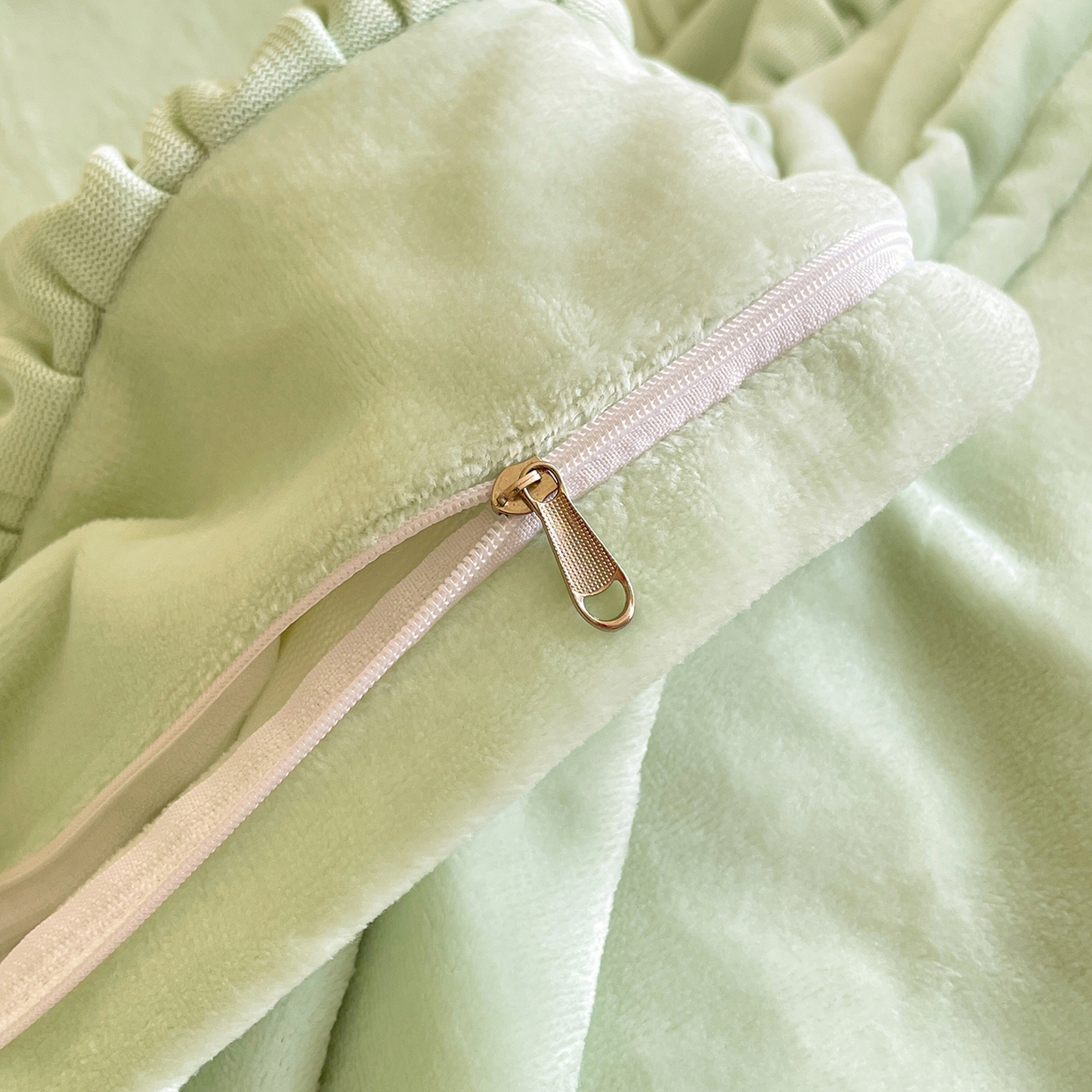 91家纺网 家纺一手货源 找家纺 民新家纺 2025新款牛奶绒毛巾绣贴布绣花四件套 花韵-青柠绿