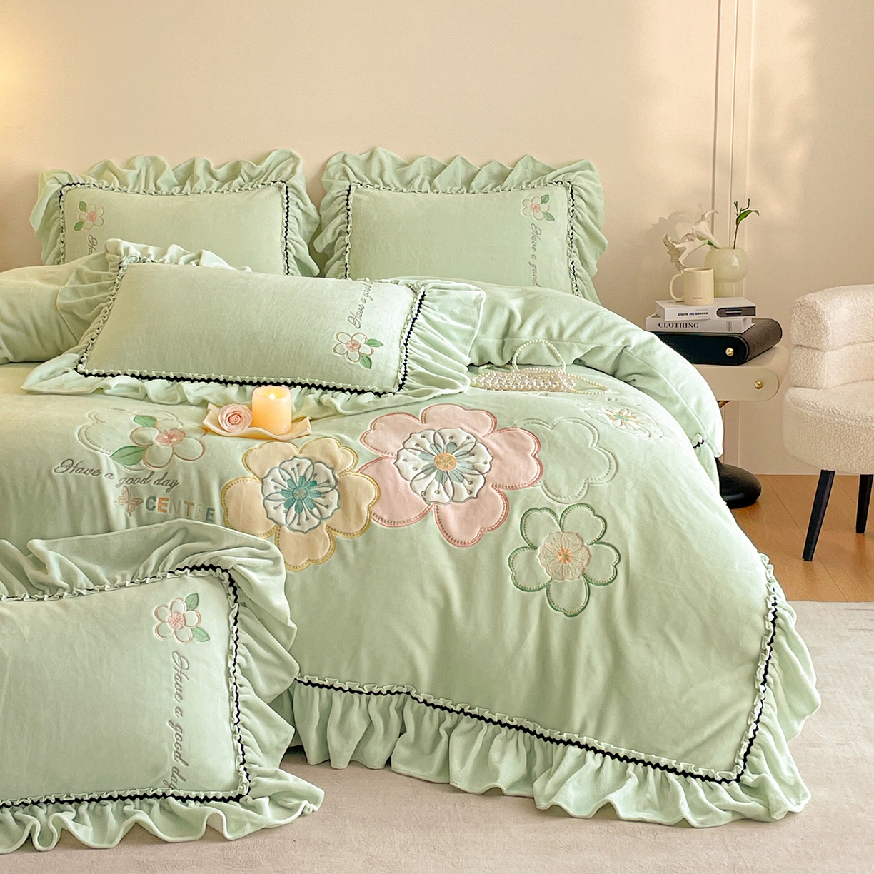 91家纺网 家纺一手货源 找家纺 民新家纺 2025新款牛奶绒毛巾绣贴布绣花四件套 花韵-青柠绿