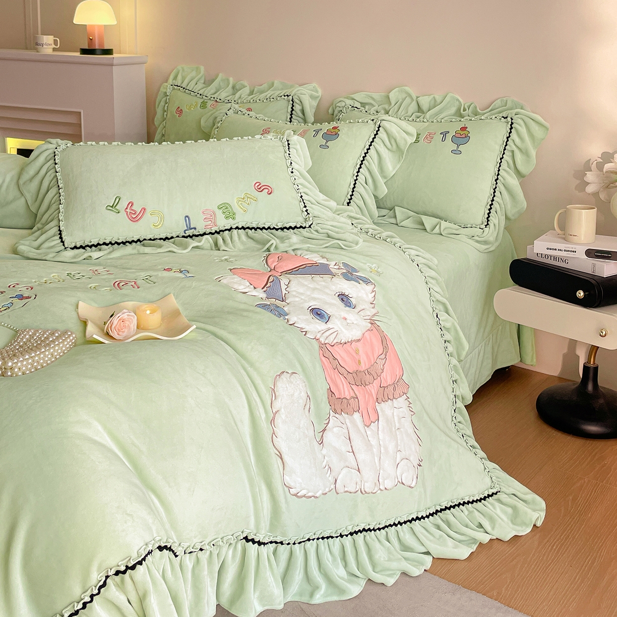 91家纺网 家纺一手货源 找家纺 民新家纺 2025新款牛奶绒毛巾绣贴布绣花四件套 蜜语-青柠绿