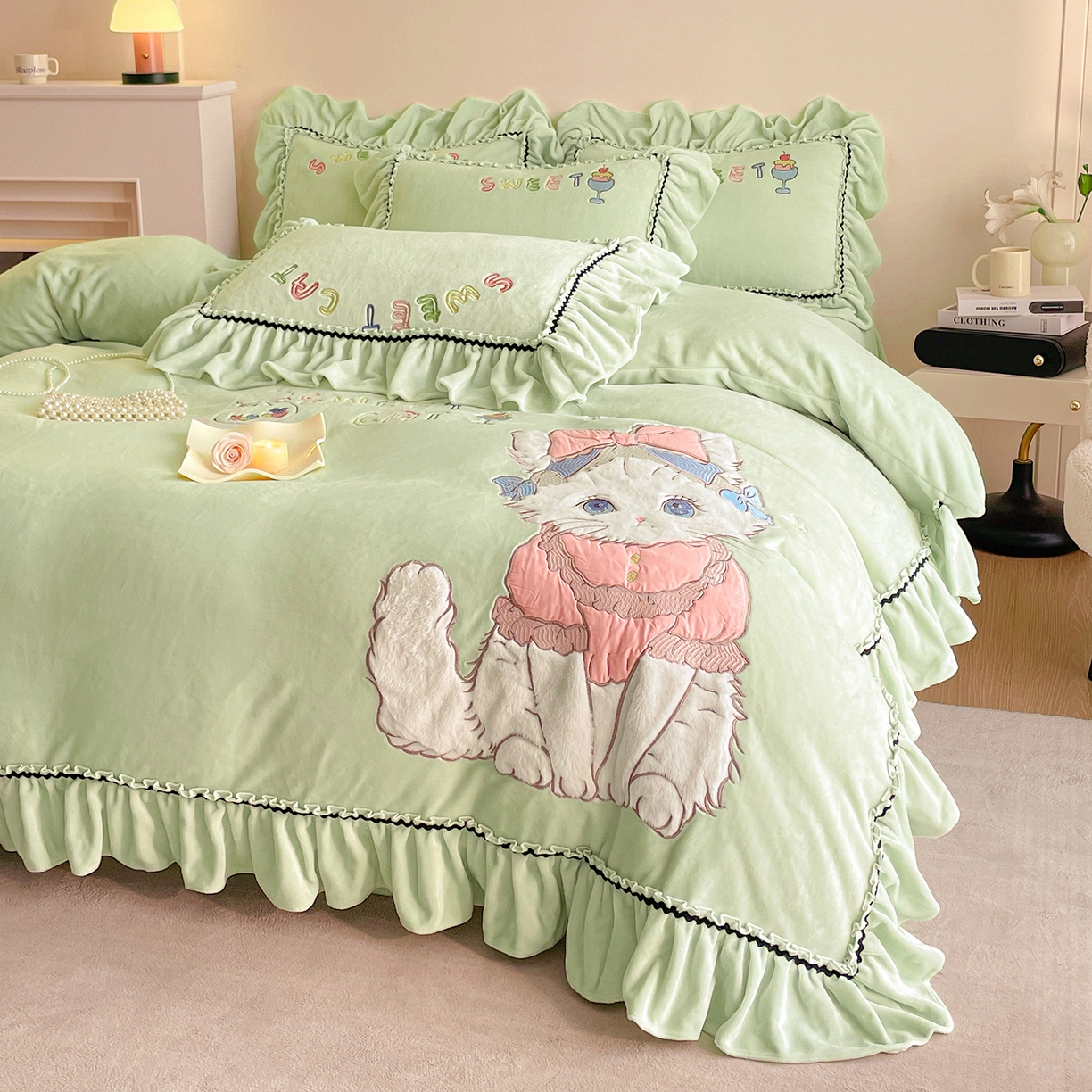 91家纺网 家纺一手货源 找家纺 民新家纺 2025新款牛奶绒毛巾绣贴布绣花四件套 蜜语-青柠绿