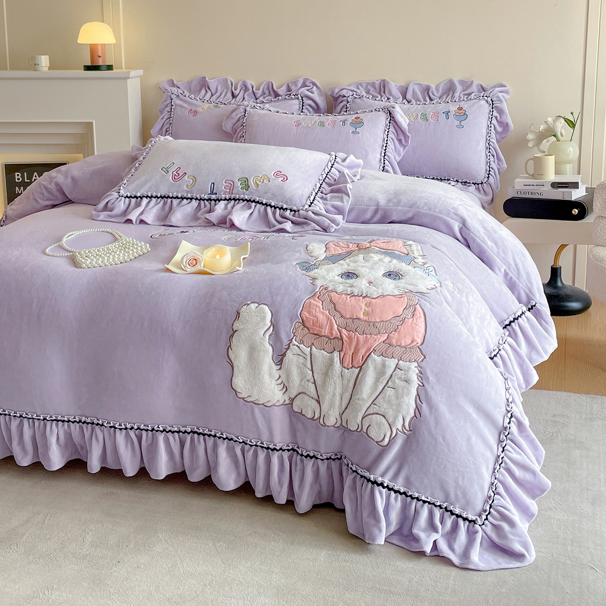 91家纺网 家纺一手货源 找家纺 民新家纺 2025新款牛奶绒毛巾绣贴布绣花四件套 蜜语-浅紫