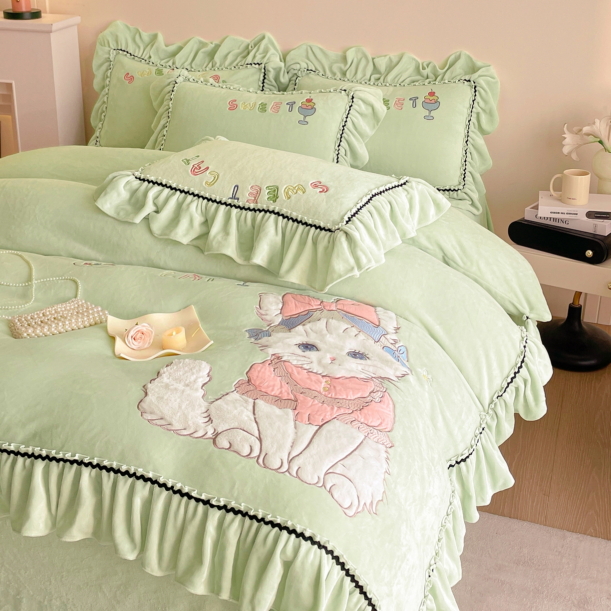 91家纺网 家纺一手货源 找家纺 民新家纺 2025新款牛奶绒毛巾绣贴布绣花四件套 蜜语-青柠绿