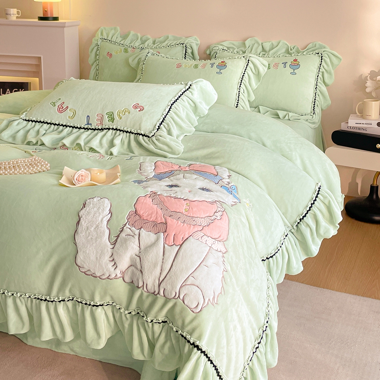 91家纺网 家纺一手货源 找家纺 民新家纺 2025新款牛奶绒毛巾绣贴布绣花四件套 蜜语-青柠绿