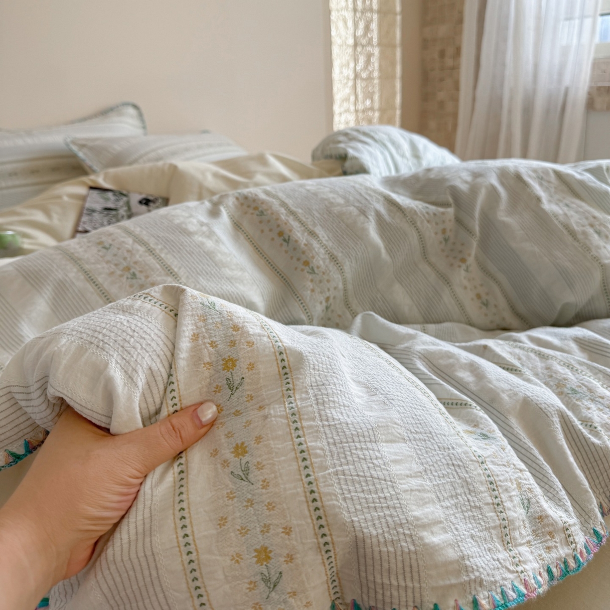 91家纺网 家纺一手货源 找家纺 觅糖家纺 2025新款色织提花水洗棉贝壳边三角针四件套 枝意