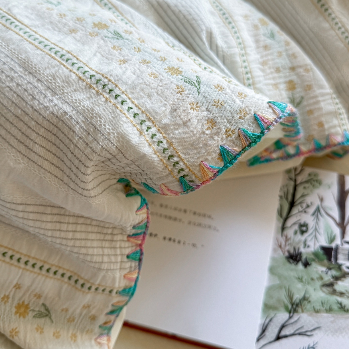 91家纺网 家纺一手货源 找家纺 觅糖家纺 2025新款色织提花水洗棉贝壳边三角针四件套 枝意