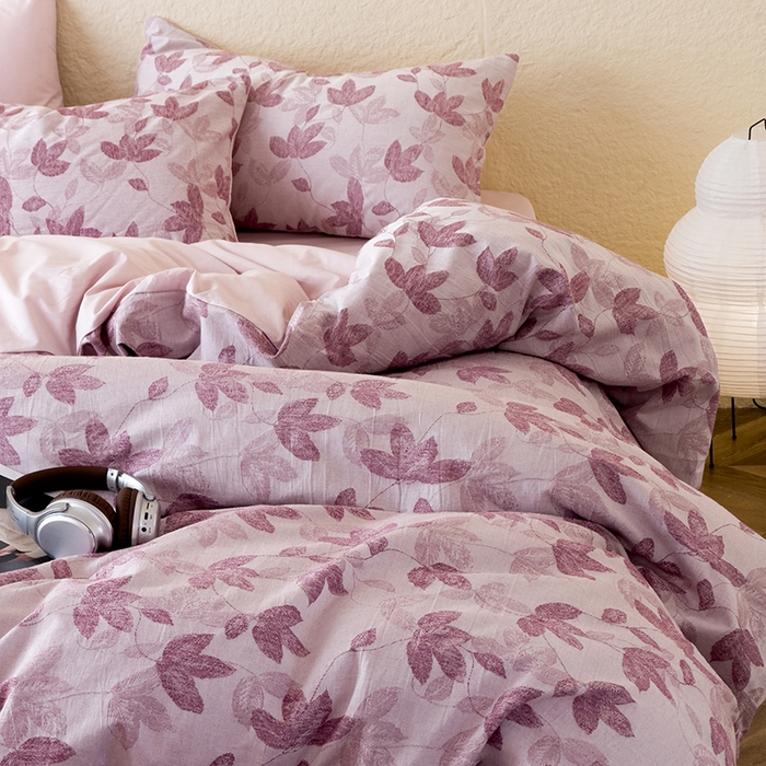 91家纺网 家纺一手货源 找家纺 琪格格纺织 2025新款全棉A类色织三层纱提花四件套 三层纱 枫韵-紫