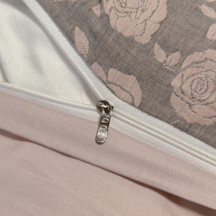 91家纺网 家纺一手货源 找家纺 琪格格纺织 2025新款全棉A类色织三层纱提花四件套 三层纱 玫瑰锦簇