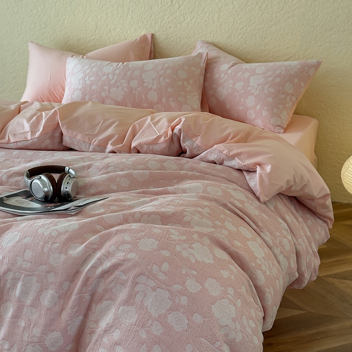 91家纺网 家纺一手货源 找家纺 琪格格纺织 2025新款全棉A类色织三层纱提花四件套 三层纱 莫奈花园-粉