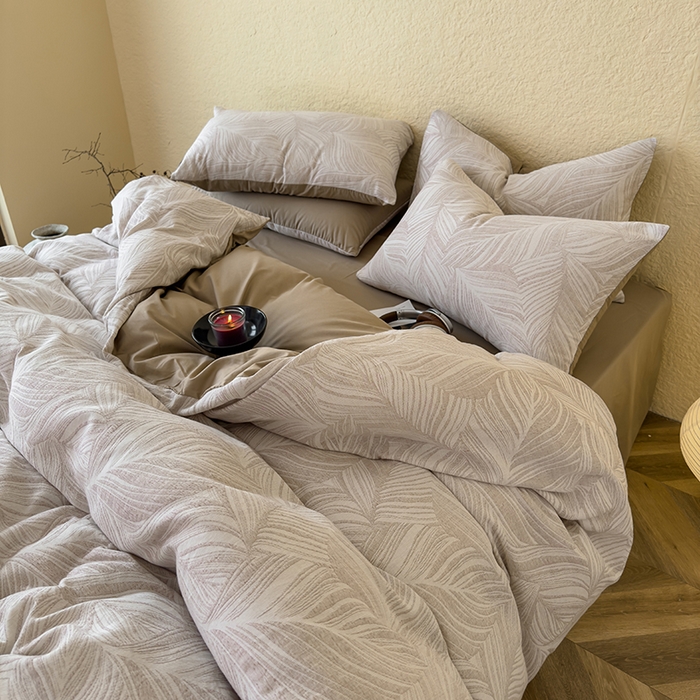 91家纺网 家纺一手货源 找家纺 琪格格纺织 2025新款全棉A类色织三层纱提花四件套 三层纱 叶舞