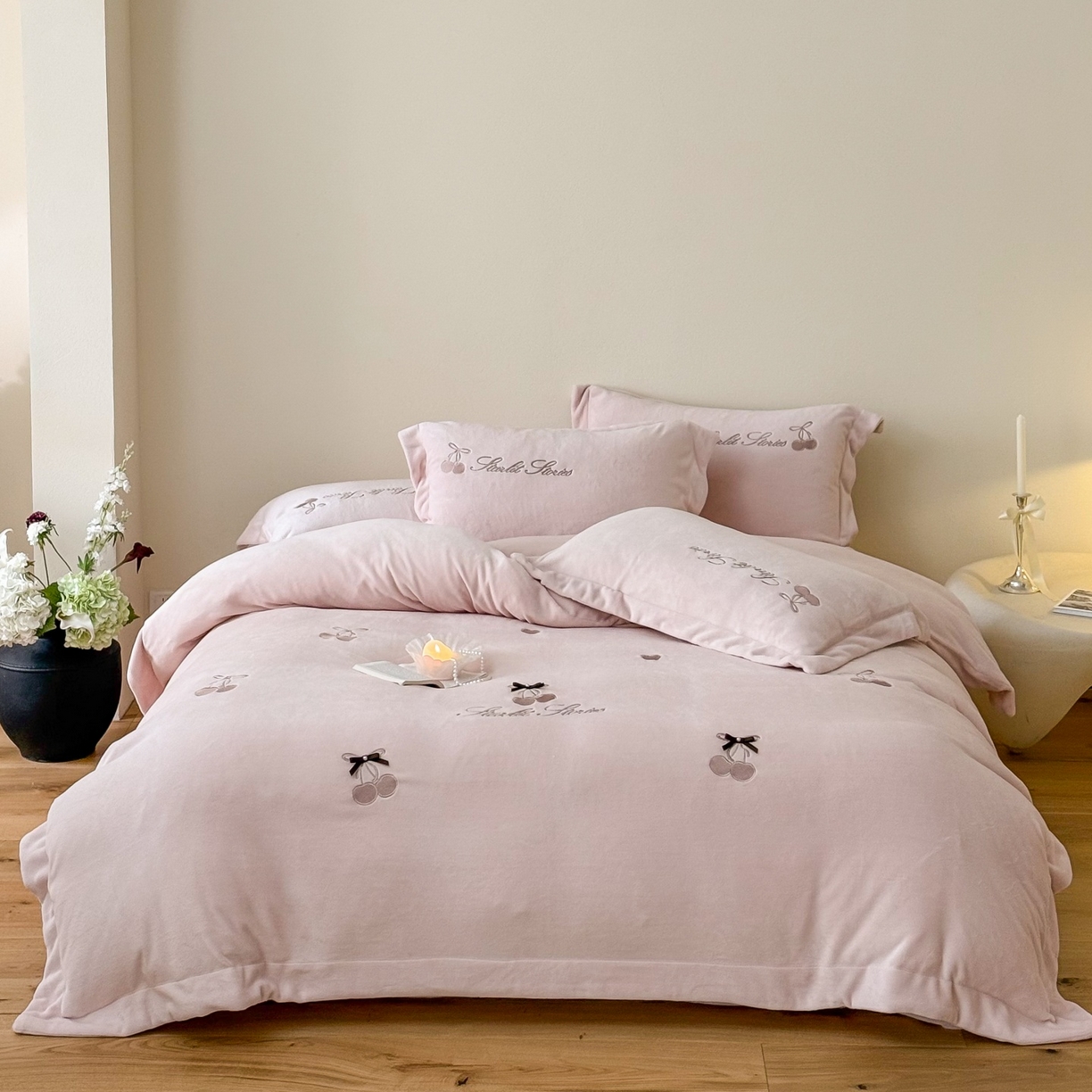 泽西家纺+V17798841158发大图 2025新品秋冬加厚保暖220克9斤刺绣牛奶绒四件套-樱桃泡泡糖 樱桃泡泡糖-粉色