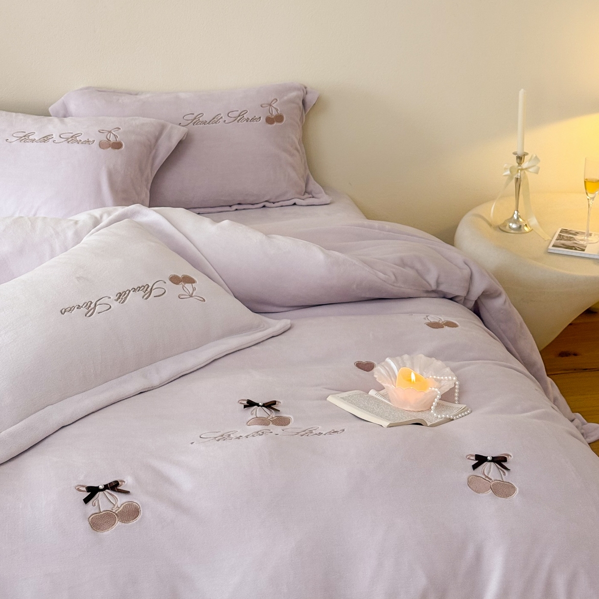 91家纺网 家纺一手货源 找家纺 泽西家纺+V17798841158发大图 2025新品秋冬加厚保暖220克9斤刺绣牛奶绒四件套-樱桃泡泡糖 樱桃泡泡糖-沫粉