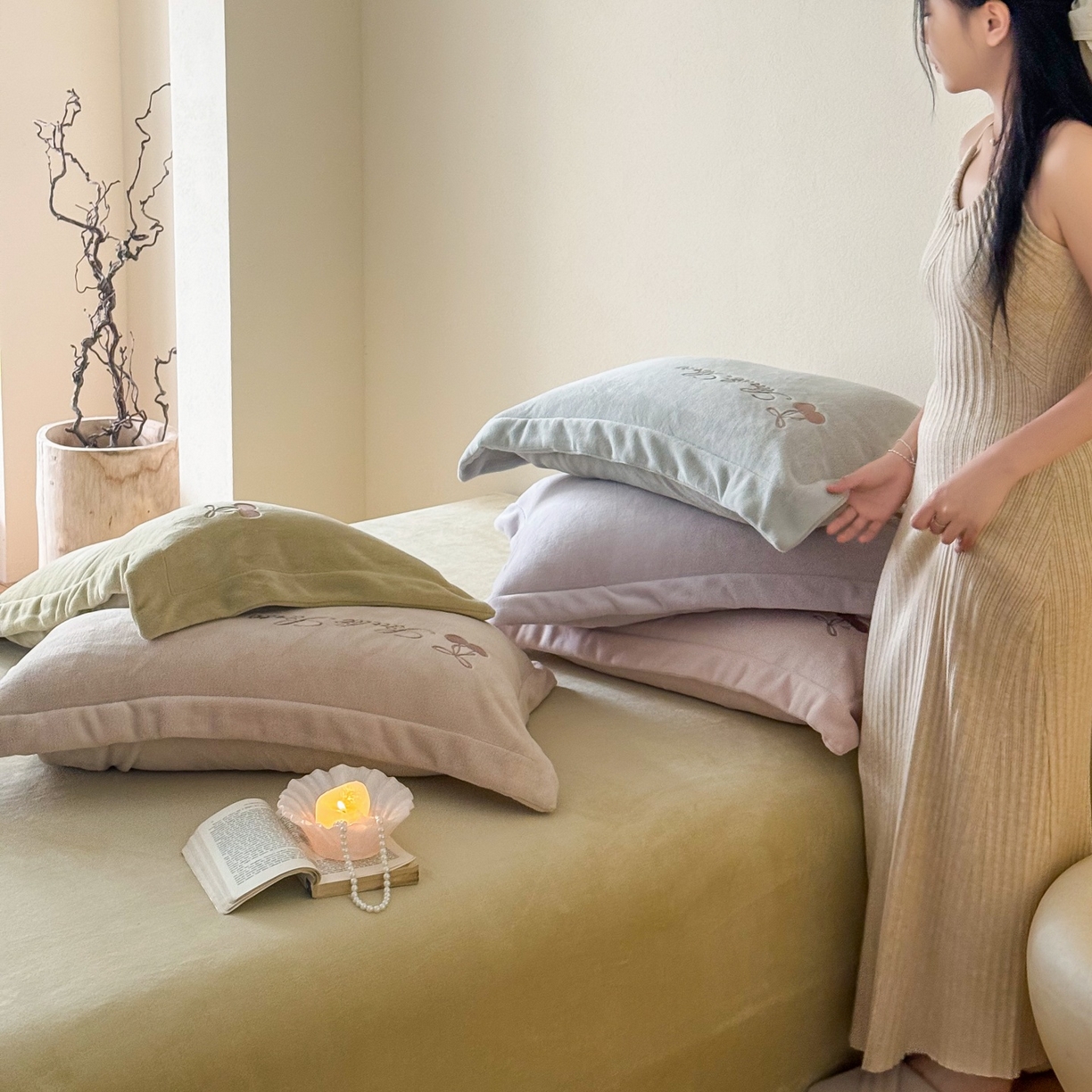 91家纺网 家纺一手货源 找家纺 泽西家纺+V17798841158发大图 2025新品秋冬加厚保暖220克9斤刺绣牛奶绒四件套-樱桃泡泡糖 组合