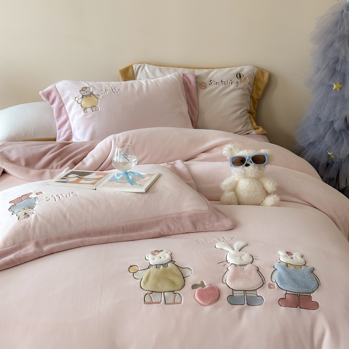 91家纺网 家纺一手货源 找家纺 （总）泽西家纺+V17798841158发大图 2025新品秋冬加厚保暖240克奶肤绒宽边卡通牛奶绒四件套