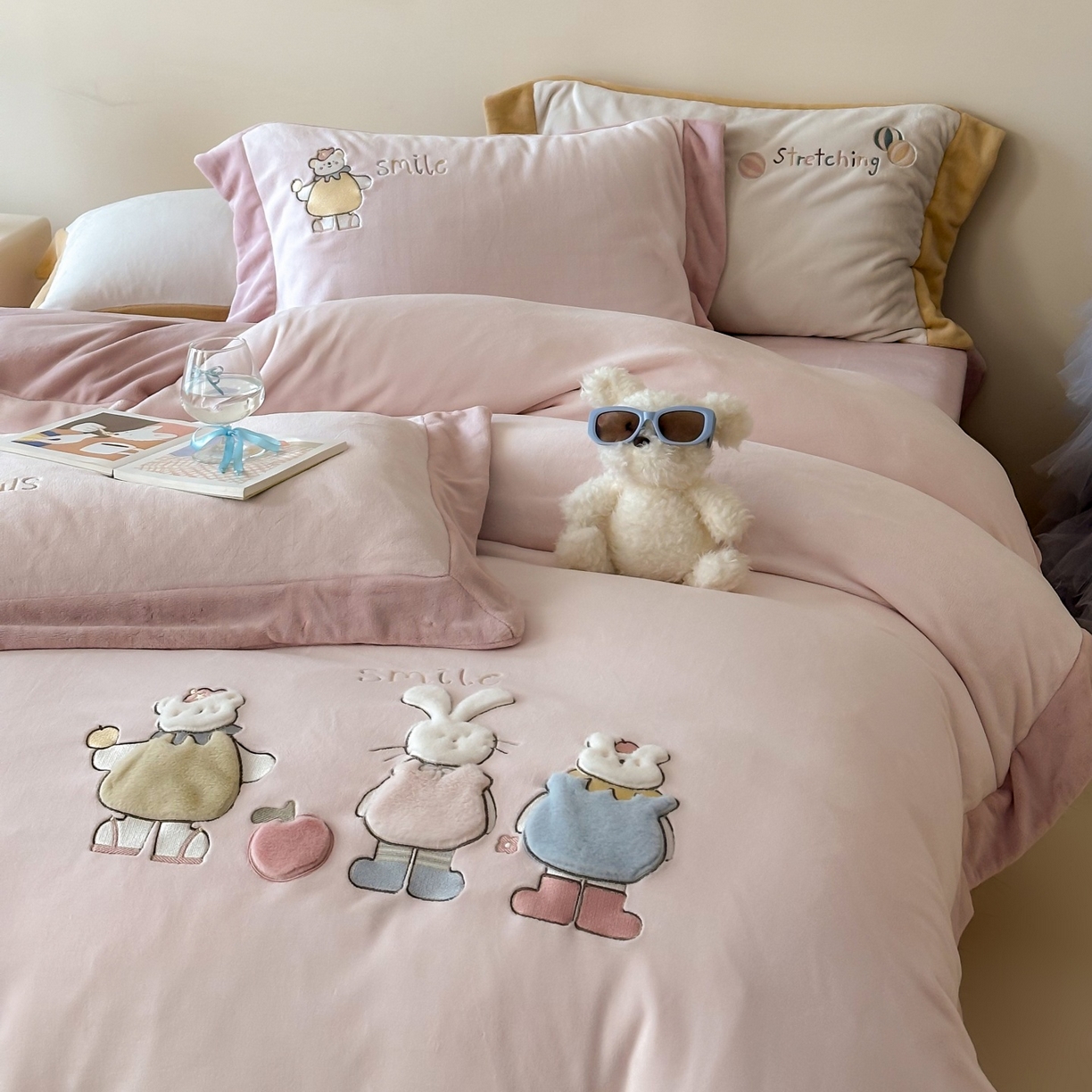 91家纺网 家纺一手货源 找家纺 （总）泽西家纺+V17798841158发大图 2025新品秋冬加厚保暖240克奶肤绒宽边卡通牛奶绒四件套