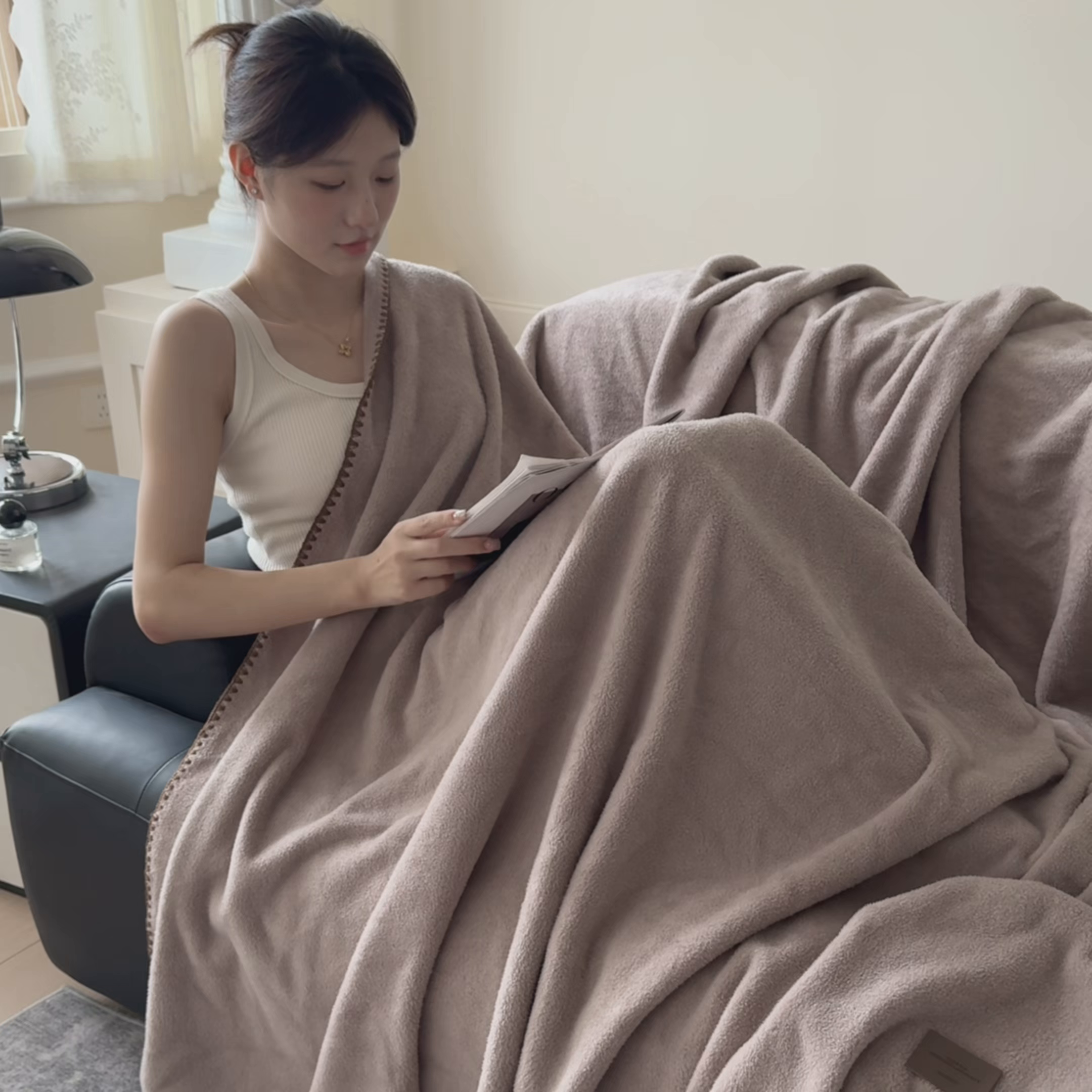 91家纺网 家纺一手货源 找家纺 格真 2025新款高克重双面仿羊绒多功能毯毛毯盖毯沙发毯午睡毯披肩毯-系列二 美拉德