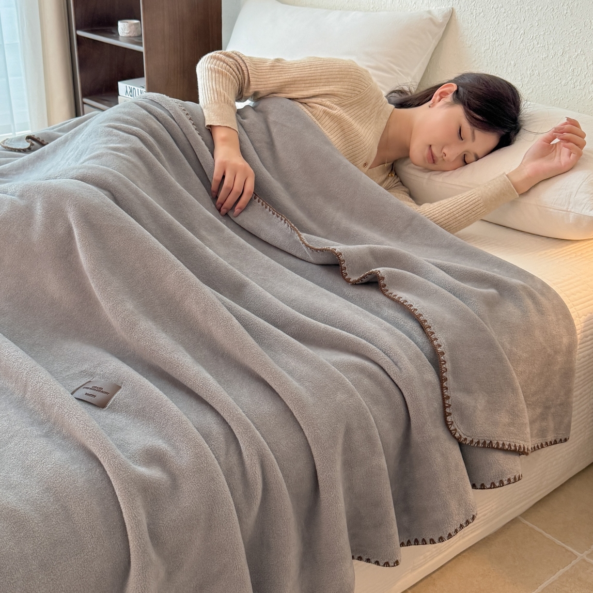 91家纺网 家纺一手货源 找家纺 格真 2025新款高克重双面仿羊绒多功能毯毛毯盖毯沙发毯午睡毯披肩毯-系列二 气质灰