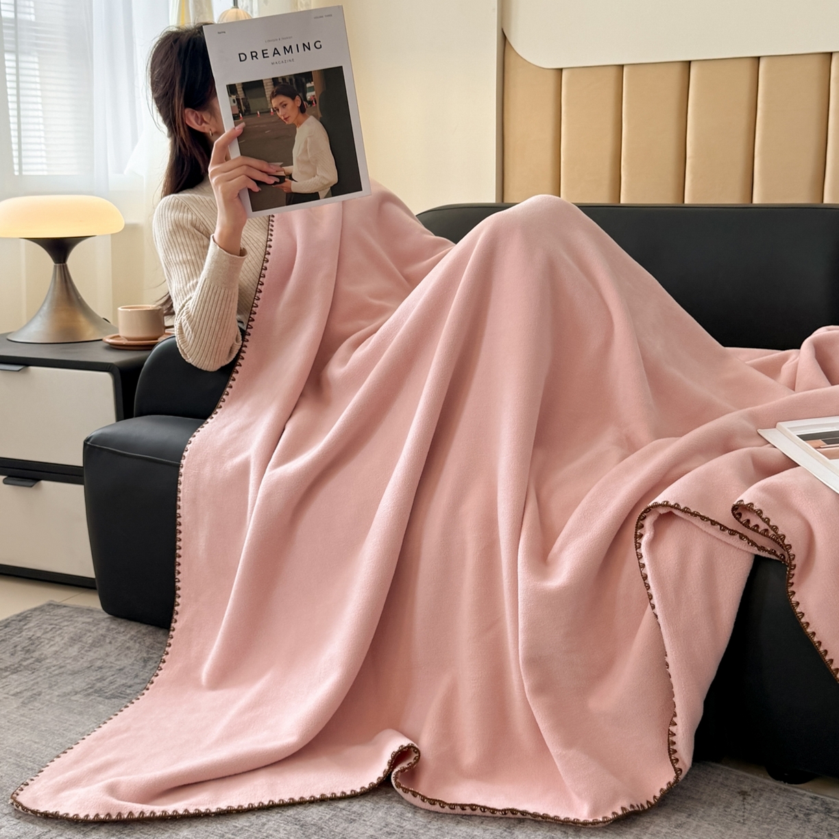 91家纺网 家纺一手货源 找家纺 格真 2025新款高克重双面仿羊绒多功能毯毛毯盖毯沙发毯午睡毯披肩毯-系列二 浅粉