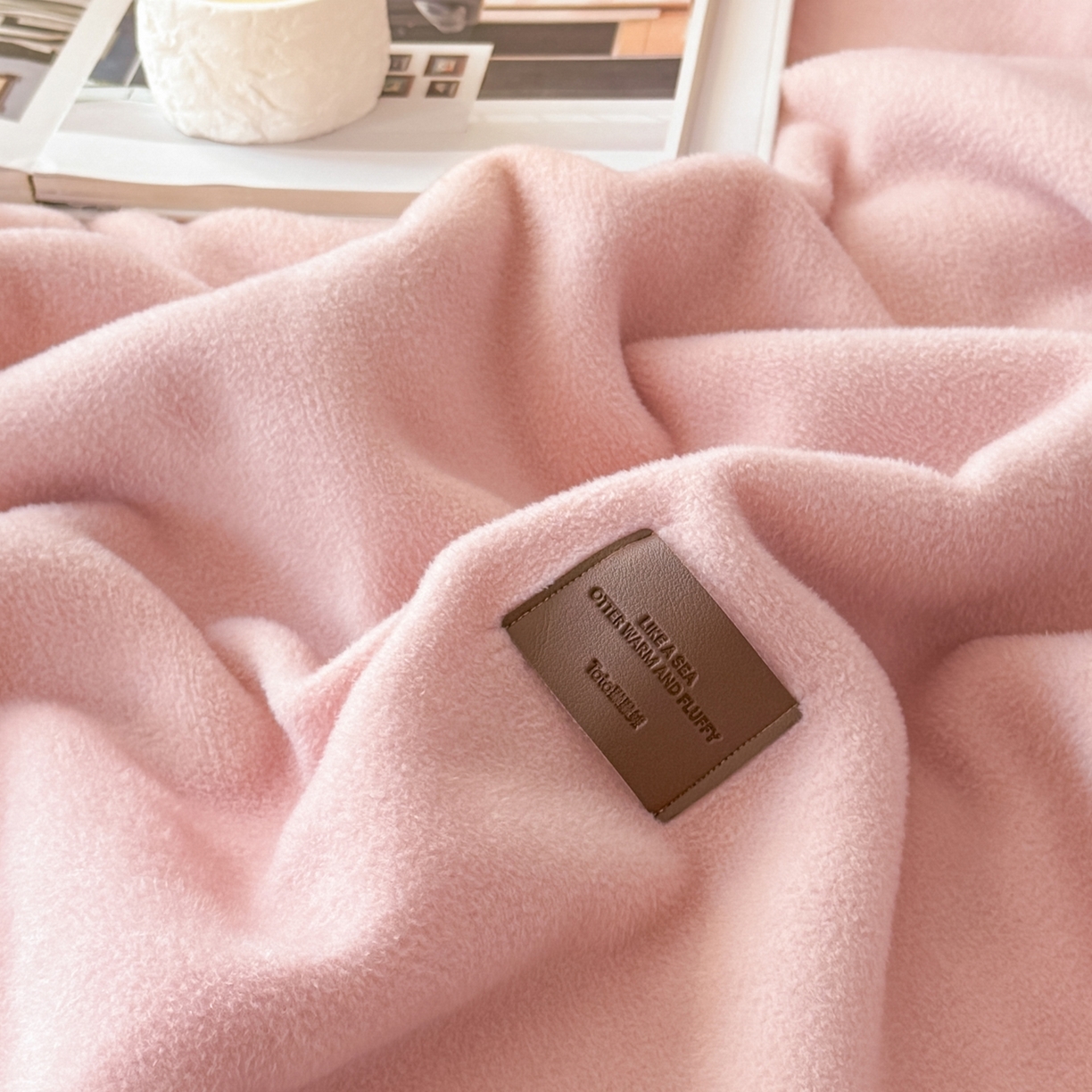 91家纺网 家纺一手货源 找家纺 格真 2025新款高克重双面仿羊绒多功能毯毛毯盖毯沙发毯午睡毯披肩毯-系列二 浅粉