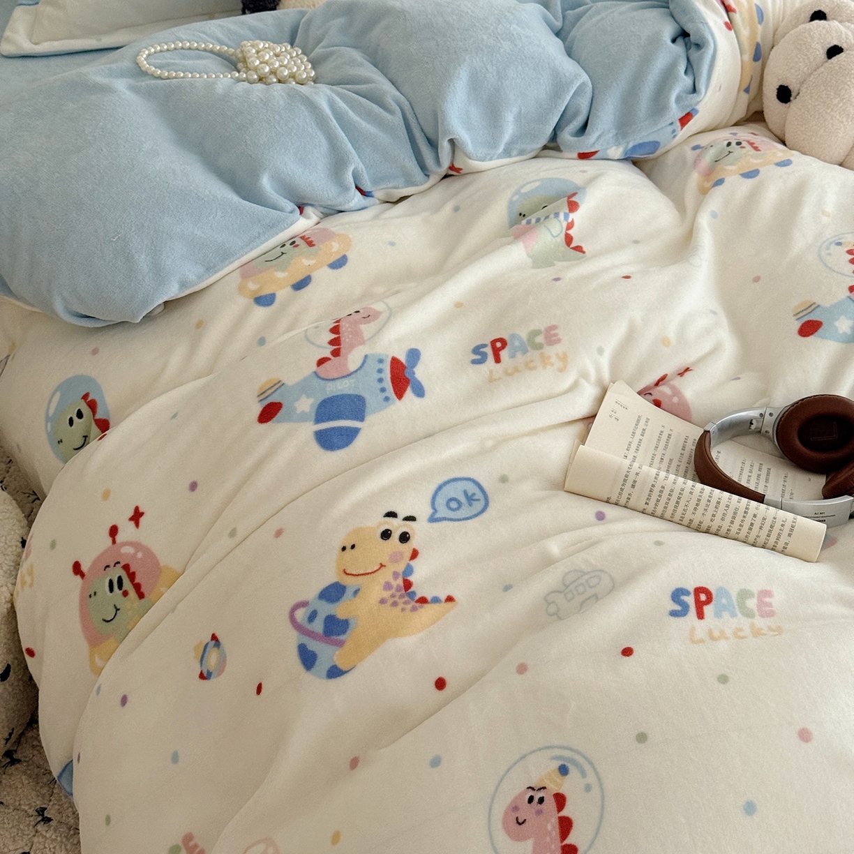 91家纺网 家纺一手货源 找家纺 于果 2025新款牛奶绒印花四件套 恐龙星球