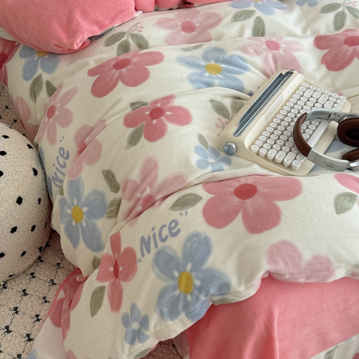 91家纺网 家纺一手货源 找家纺 于果 2025新款牛奶绒印花四件套 快乐花园