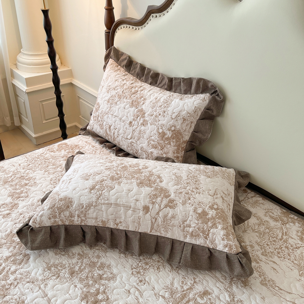 91家纺网 家纺一手货源 找家纺 笠裙家纺 2025新款加厚云感水洗棉印花夹棉床裙床罩 茶巷